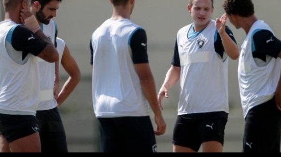 Imagem Botafogo tem retornos de experiente volante e ex-Vitória diante do Leão