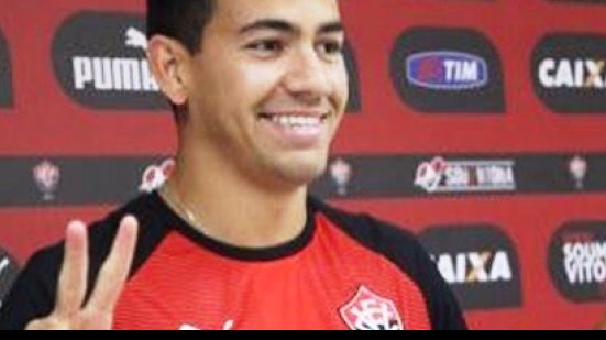 Imagem Vitória oficializa rescisão de contrato com Saimon