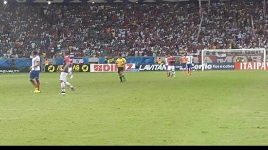 Imagem Com gol de Titi, Bahia vence o Paraná e dorme líder da Série B