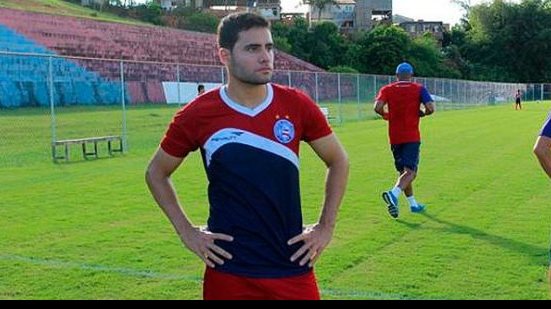 Imagem  Meia do Bahia será reavaliado neste domingo, após contusão na estreia