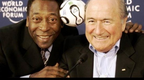 Imagem Pelé elogia reeleição de Blatter à presidência da Fifa