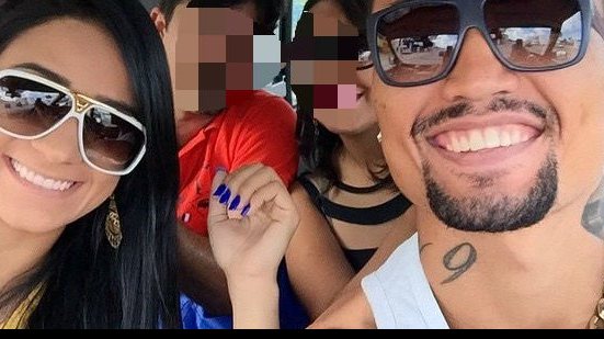 Imagem Kieza assume namoro com musa do Vitória