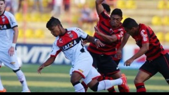 Imagem Vitória estende contrato de promessa da base