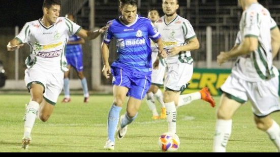 Imagem Com corte na perna, meia pode desfalcar o Macaé contra o Bahia