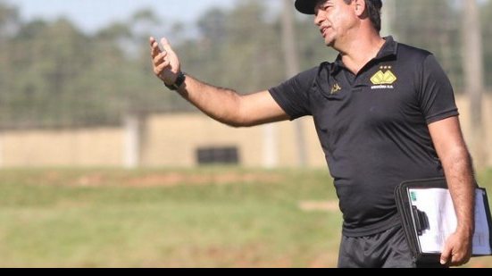 Imagem Treinador do Criciúma elogia Vitória e promete jogo forte nesta noite