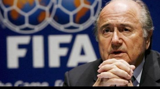 Imagem Em meio a escândalos, Blatter renuncia ao cargo de presidente da FIFA