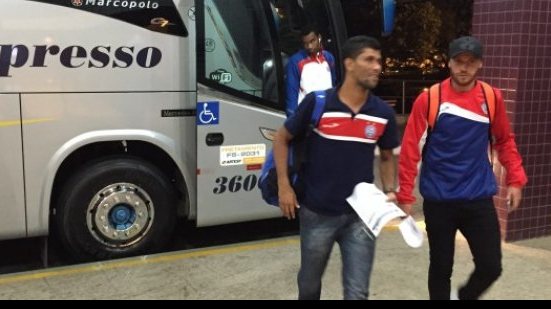 Imagem Maxi, Pittoni e Robson são incorporados e elenco do Bahia treina em São Paulo