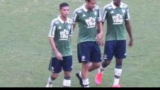 Imagem Ex-Vitória marca e Fluminense bate o Coritiba pelo Brasileirão