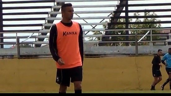 Imagem Com lateral suspenso, técnico do Bragantino vai improvisar contra o Bahia