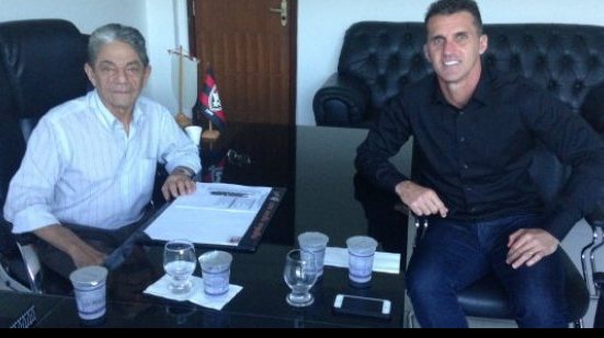Imagem Em Salvador, Vagner Mancini se reúne com dirigentes do Vitória