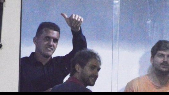 Imagem Novo técnico do Vitória, Mancini assiste jogo no Barradão e assume time segunda