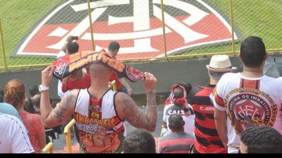 Imagem Clima tenso: integrantes da TUI são recebidos com vaias por sócios no Barradão