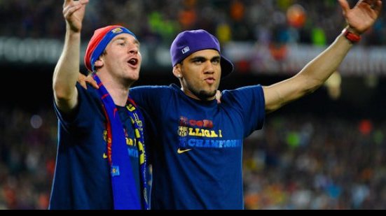 Imagem Daniel Alves encerra novela e renova contrato com Barcelona por mais dois anos