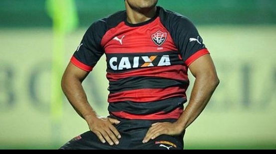 Imagem Ameaçado por organizada, meia rebaixado com o Vitória pede para deixar o Vasco