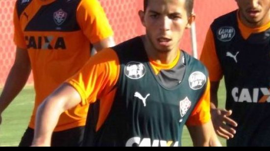 Imagem Jovem Marcelo é testado na vaga de Amaral em treino do Vitória no Barradão