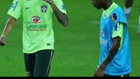 Imagem Jogadores do Brasil reservam boate e contratam garotas para festa após jogo