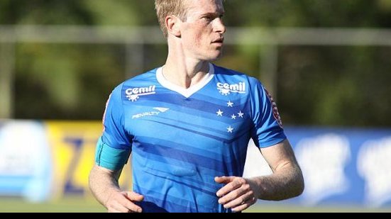 Imagem Vitória negocia contratação de zagueiro do Cruzeiro