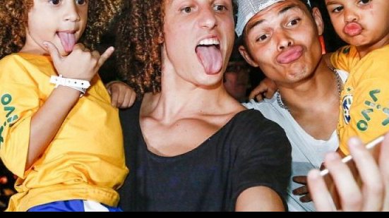 Imagem David Luiz e Thiago Silva postam fotos com sósias mirins