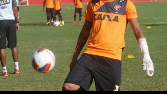 Imagem Sem a presença da imprensa, Mancini corrige posicionamento em treino do Vitória