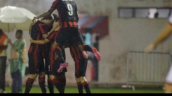 Imagem  Na estreia de Mancini, Vitória tenta se manter no G-4 contra lanterna