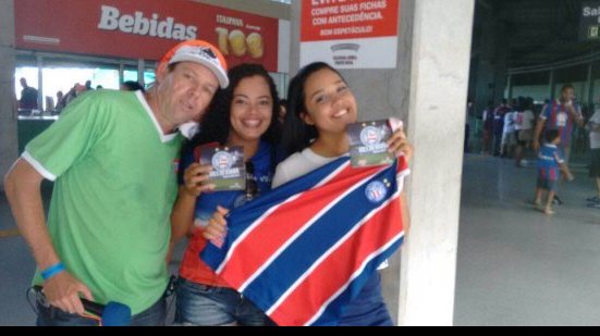 Imagem Itapoan FM distribui brindes para torcedores do Bahia na Arena