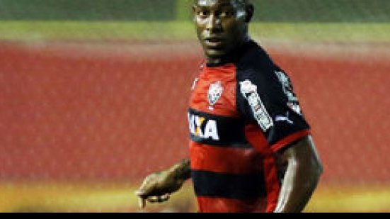 Imagem Amaral volta de suspensão, mas não tem retorno garantido ao time titular