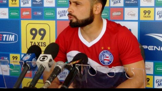 Imagem Maxi pede mais potencial ofensivo ao Bahia e opina sobre mudança de esquema