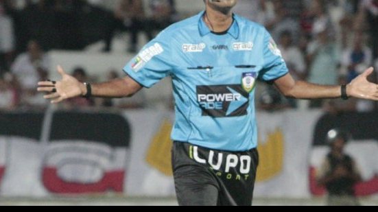 Imagem  Arbitragem pernambucana comanda Sampaio Corrêa e Bahia
