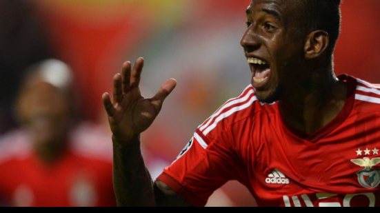 Imagem Atlético de Madrid deve oferecer atacante mexicano e quantia por Talisca