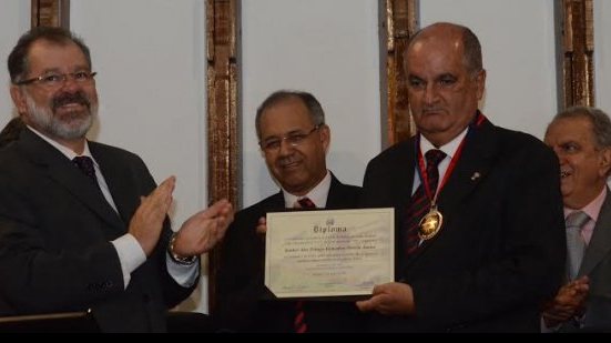 Imagem Após receber a Comenda 2 de julho, Alexi agradece homenagem: me sinto honrado