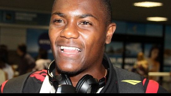 Imagem Vitória deve emprestar Edson Magal e mais três jogadores ao Confiança