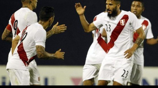 Imagem Peru vence a Venezuela lidera grupo com o Brasil