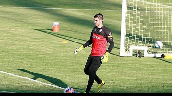 Imagem Vitória quer renovar contrato de goleiro que é destaque na temporada