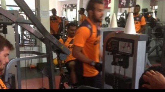 Imagem Por conta de fortes chuvas, elenco do Vitória treina em academia de olho no BAVI
