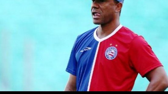 Imagem Sérgio Soares defende laterais e não confirma permanência de Tony como titular