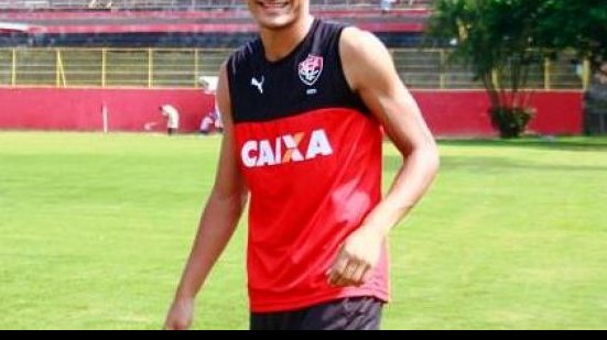 Imagem Zagueiro e volante do Vitória serão julgados e podem ser desfalques em clássico 