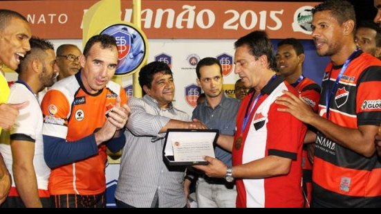 Imagem Goleiro do Flamengo de Guanambi fatura título, acesso e troféu individual