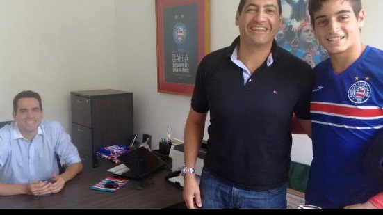 Imagem Após reaproximação, Jean Pai visita o filho em treino do Bahia