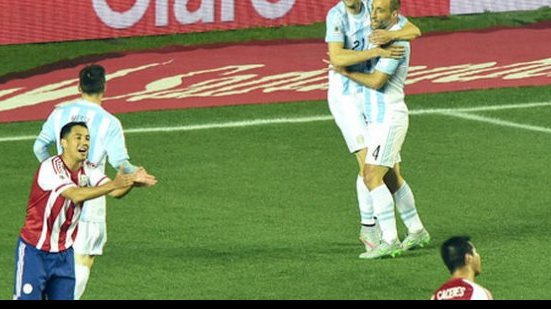 Imagem Argentina atropela o Paraguai e decide a Copa América com o Chile