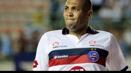 Imagem Sem espaço no líder da Série B, Souza admite saudade do Bahia