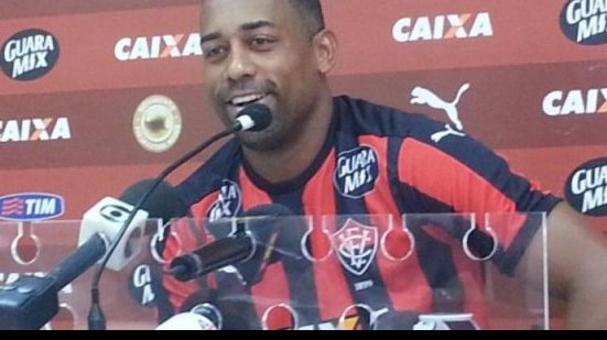 Imagem Robert é regularizado e já pode estrear pelo Vitória no BAVI