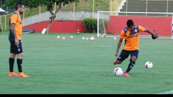 Imagem Mancini testa time com Amaral de titular em treino coletivo para o BAVI