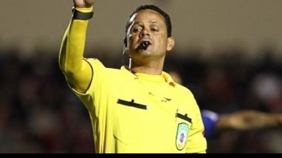 Imagem Arbitragem tricolor? Vitória nunca venceu BAVI com Arílson Bispo no apito
