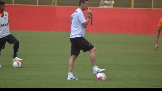 Imagem Mancini comanda treino tático e coletivo no Vitória visando clássico BAVI