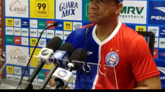 Imagem Treinador mantém mistério para formar ataque titular do Bahia no BAVI