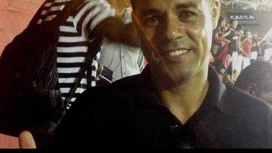Imagem Ex-ídolo do Vitória vibra com triunfo no BaVi e pede contratações para o Leão