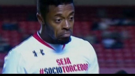 Imagem Vídeo: irritado com substituição, meia do São Paulo xinga técnico: Filho da p...
