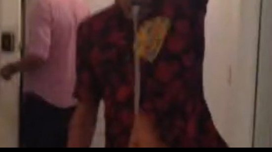 Imagem Assista: Neymar é filmado “In Água” por amigos em festa junina