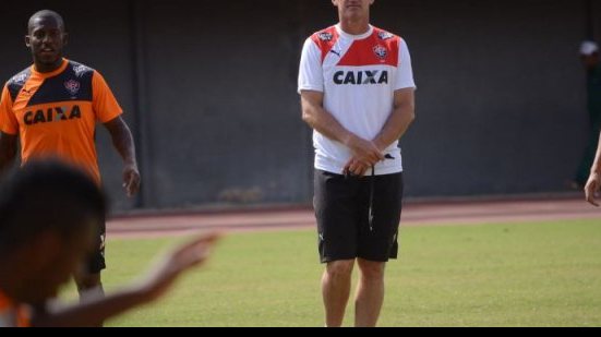 Imagem Mancini elogia contratação de volante no Vitória: atleta de muita liderança