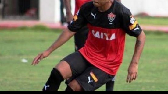 Imagem Atacante do Vitória recebe sondagens, mas quer ficar no Barradão